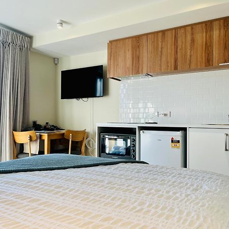 Queenstown Studio - 5Mins To Airport - Aircond - Free Wifi - Walk To Centre Exterior photo