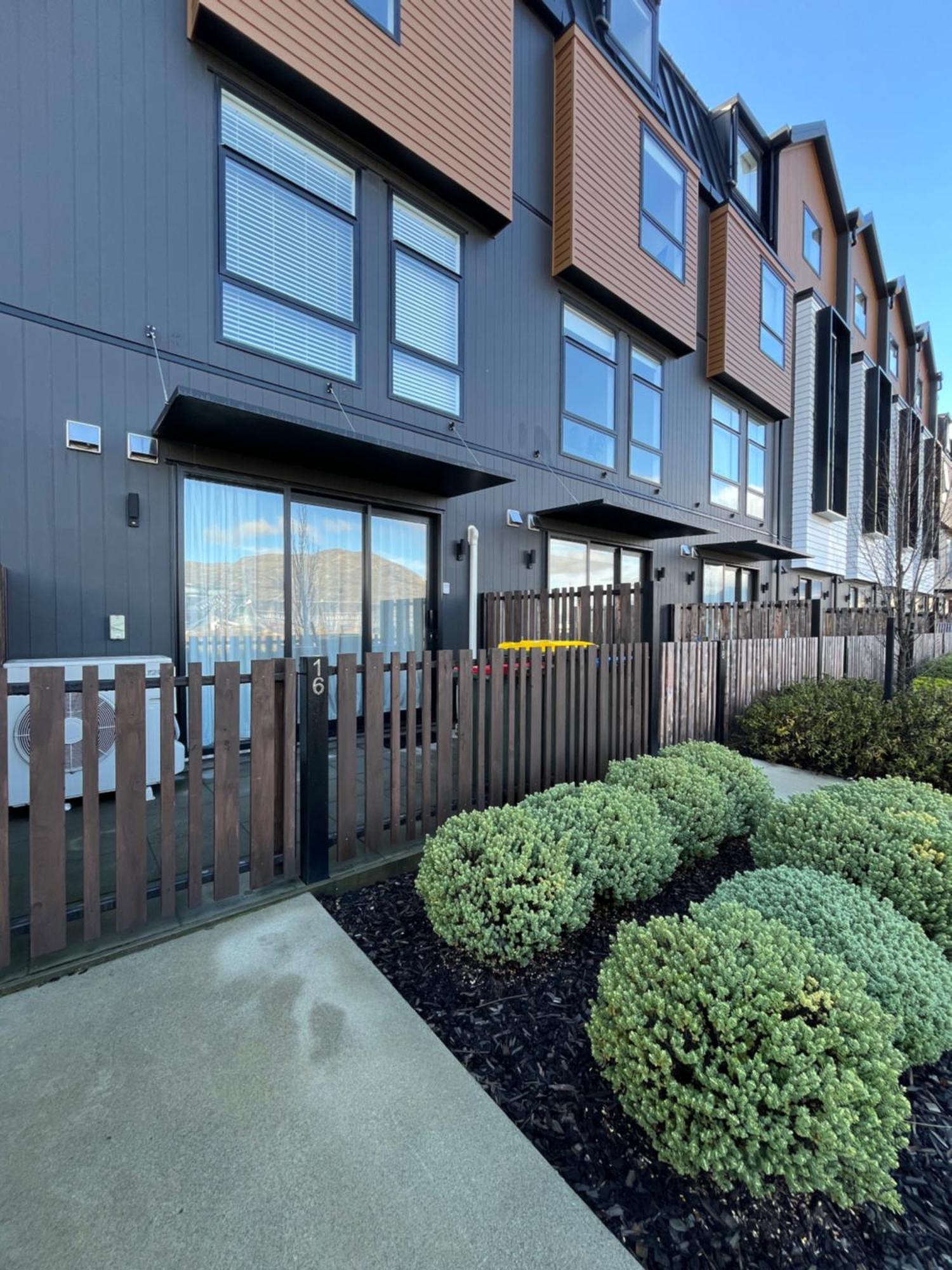 Queenstown Studio - 5Mins To Airport - Aircond - Free Wifi - Walk To Centre Exterior photo